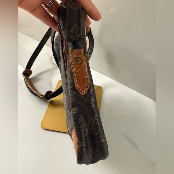 LV Monogram Danube PM vintage Crossbody Bag - Picture 7 of 14